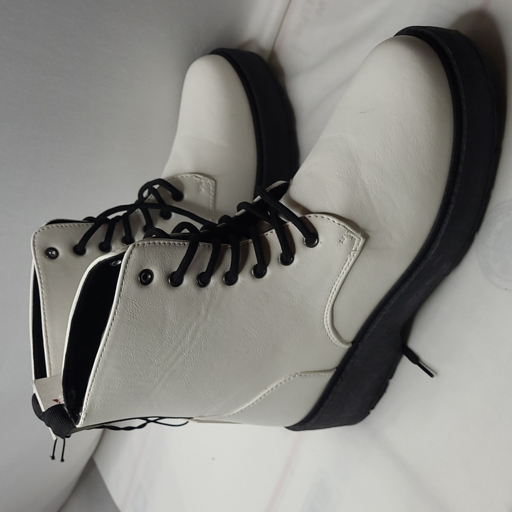 CHARLES ALBERT Platform Lug Combat Louisa Boot Size 8 New